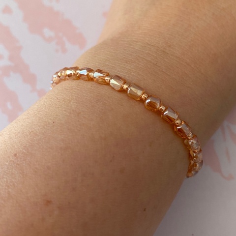 Beżowa bransoletka Ove w wersji złotej