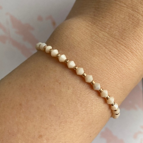 Beżowa bransoletka Zery w wersji złotej