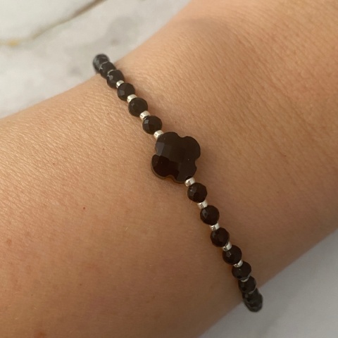 Czarna bransoletka z marokańską koniczynką