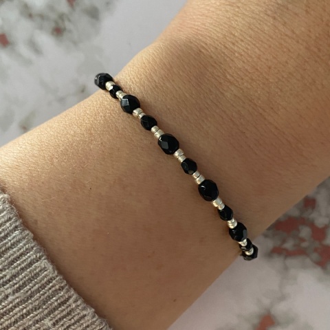 Czarna bransoletka