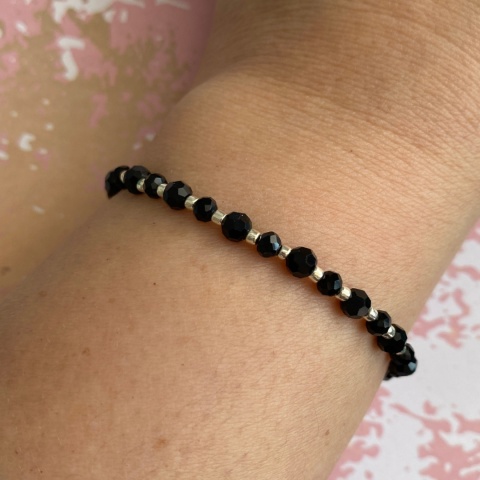 Czarna bransoletka Luna w wersji srebrnej