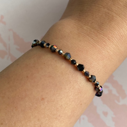 Czarna bransoletka opalizująca Mira w wersji złotej