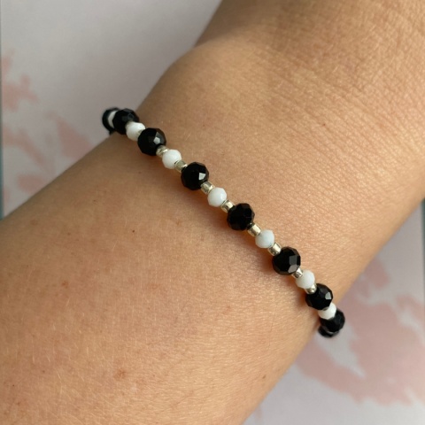 Czarna z białym bransoletka Luna w wersji srebrnej