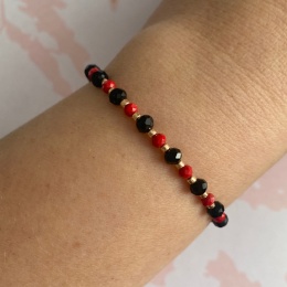 Czarna z czerwonym bransoletka Luna w wersji złotej