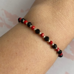 Czarna z czerwonym bransoletka Luna w wersji srebrnej