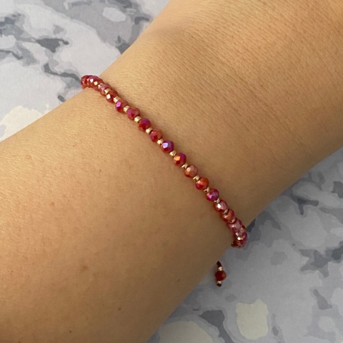 Czerwona bransoletka