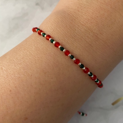 Czerwona bransoletka