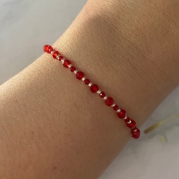 Czerwona bransoletka