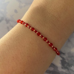 Czerwona bransoletka