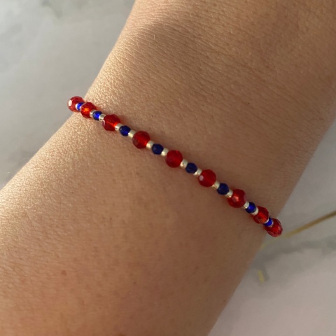 Czerwona bransoletka