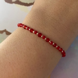 Czerwona bransoletka