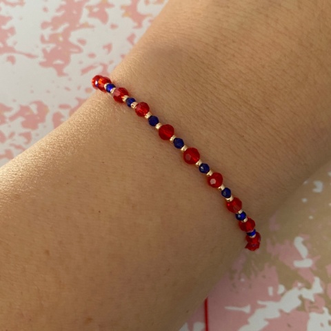 Czerwona bransoletka