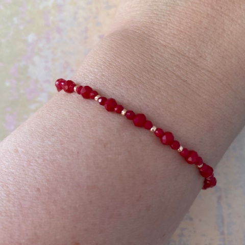 Czerwona bransoletka Nova w wersji złotej