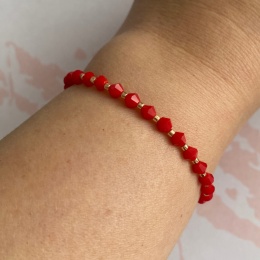 Czerwona bransoletka Zery w wersji złotej