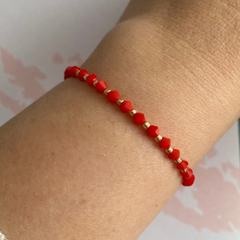 Czerwona bransoletka Noksi w wersji złotej