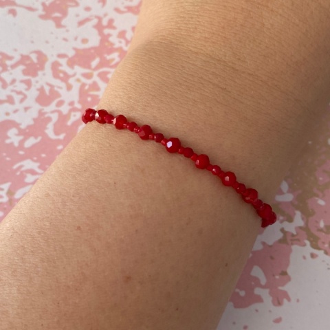 Czerwona bransoletka