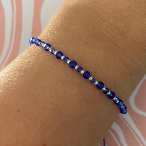 Niebieska bransoletka