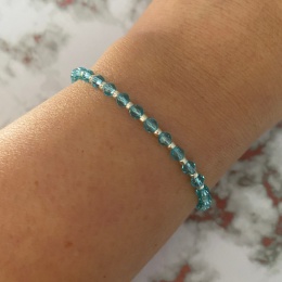 Niebieska bransoletka